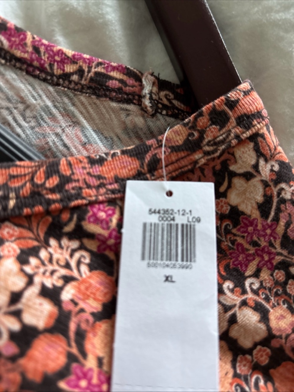 Old Navy V-Neck Short Sleeve top size XL - Picture 8 of 9